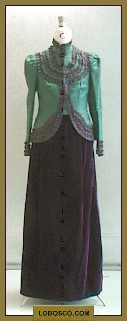 lobosco.com_00001133_1900_donna_woman_verde_viola_green_violet_costumi_abiti_teatrali_storici_carnevale_spettacolo_costumes_clothing_theatrical_historical_carnival_performance_3242.jpg