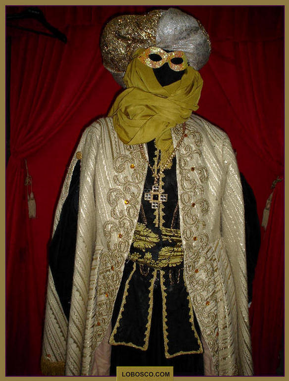 lobosco.com_00003506_abiti_donna_woman_dress_maschere_veneziane_venetian_masks_costumi_abiti_teatrali_storici_carnevale_spettacolo_costumes_clothing_theatrical_historical_carnival_performance_Uomo.jpg