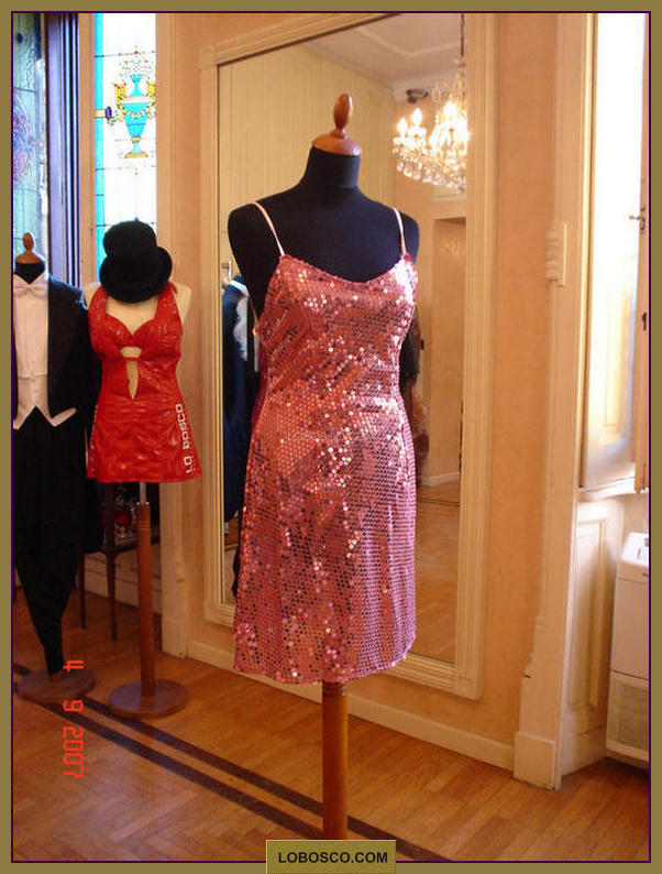 lobosco.com_00004045_abiti_donna_woman_dress_corto_short_cocktail_pink_costumi_abiti_teatrali_storici_carnevale_spettacolo_costumes_clothing_theatrical_historical_carnival_performance_pailletes_rosa.jpg